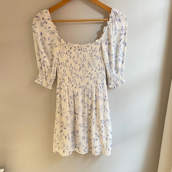 Reformation Elle Short Puff Sleeve Smocked Mini Dress in Blue & White Floral, 2 - Picture 5 of 8